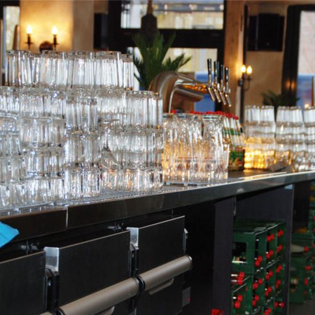 Theke mit Schankanlage